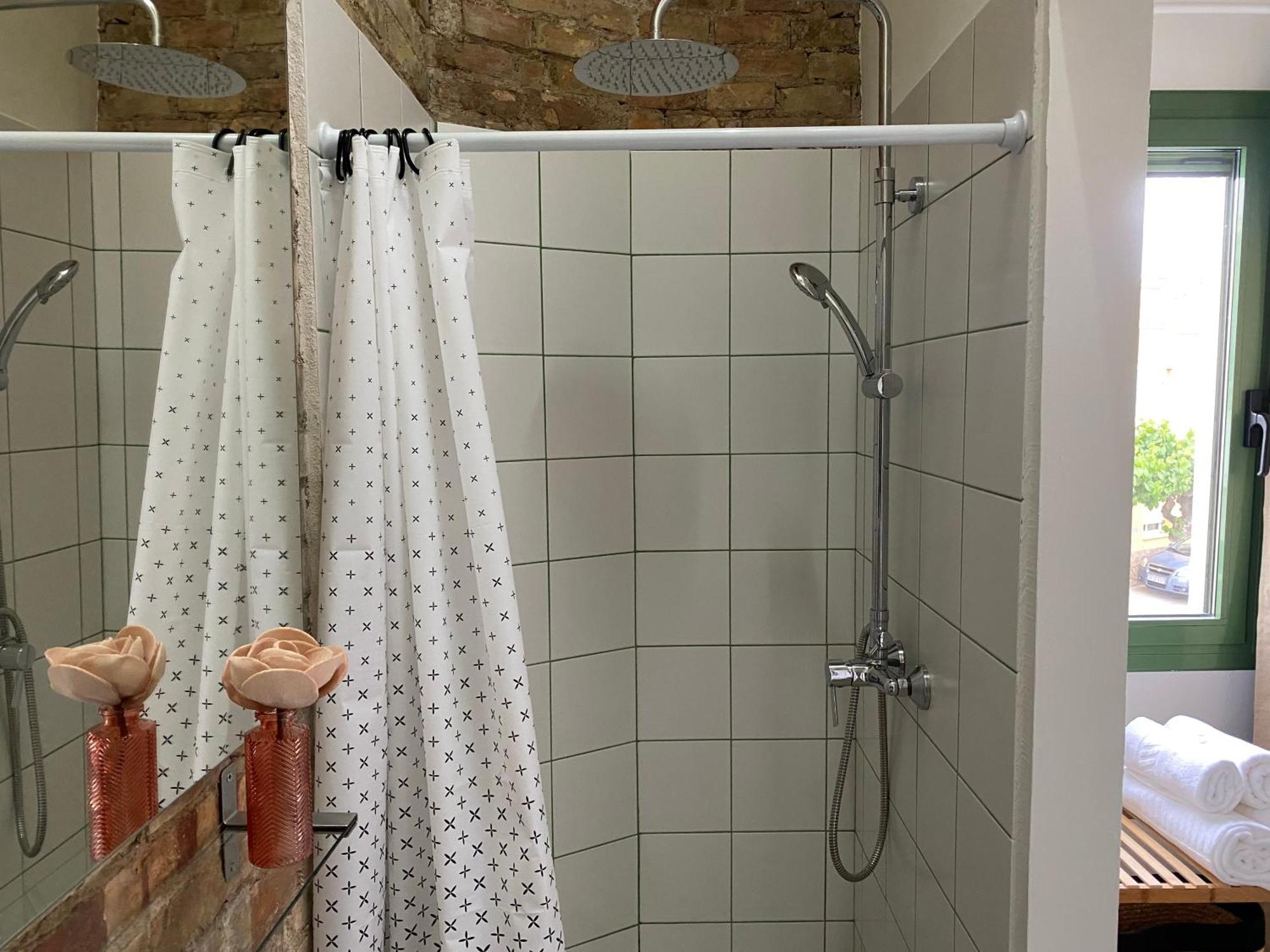 Les Filles Otel Deltebre Dış mekan fotoğraf