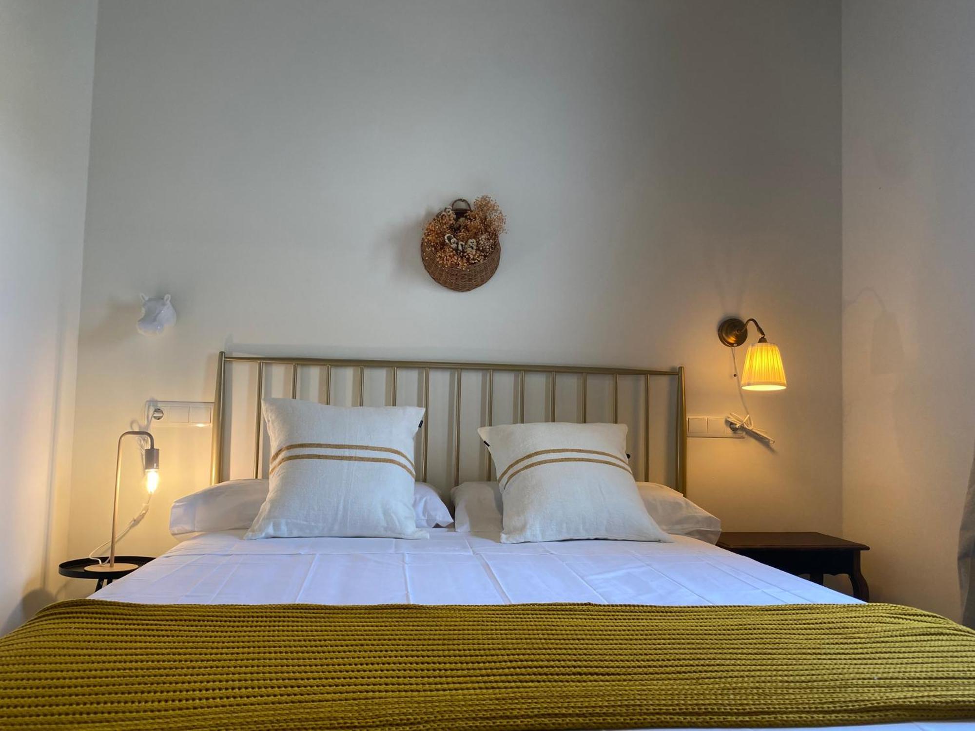 Les Filles Otel Deltebre Dış mekan fotoğraf