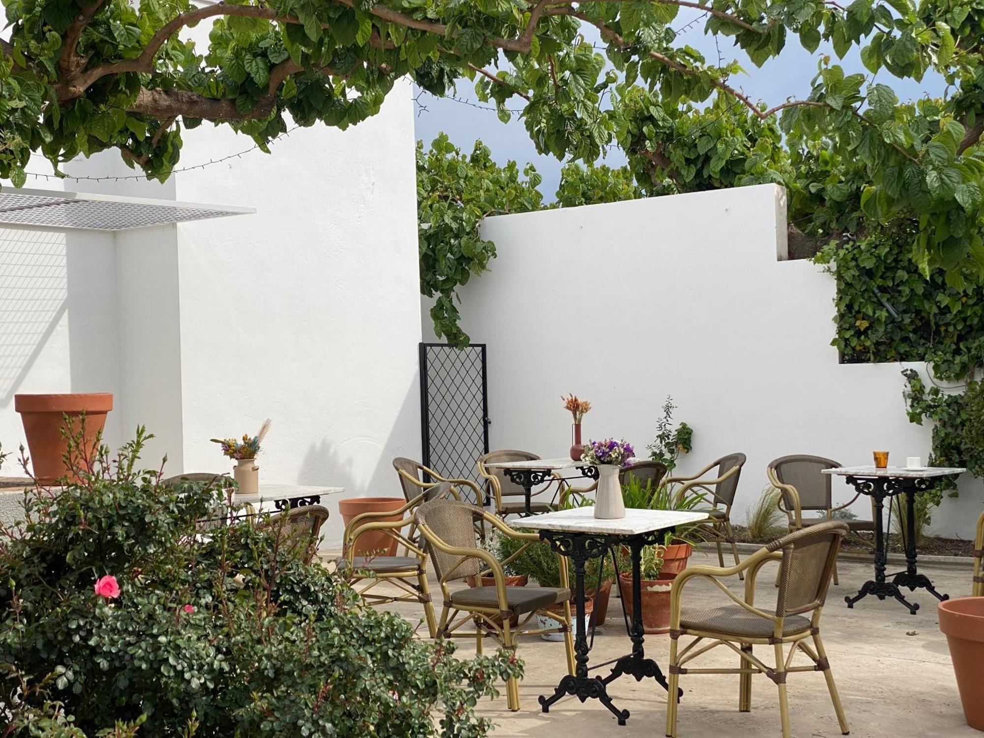 Les Filles Otel Deltebre Dış mekan fotoğraf